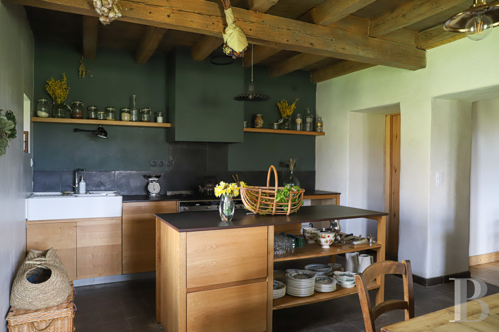 An old farm and dovecote in Lozère, at the entrance to the Aubrac plateau - photo  n°16